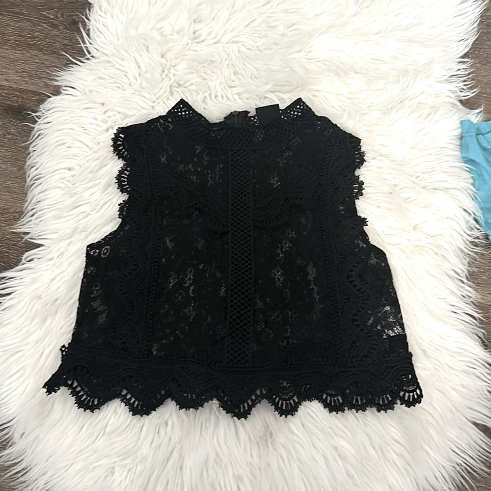JLO lace crop top